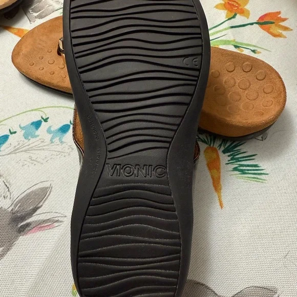 Vionic Brown Sandals Classic Comfortable Design - Picture 4 of 5